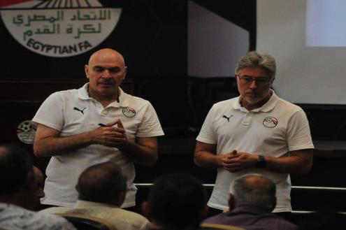 بيريرا يجري "استبيان" لوضع خطة تطوير التحكيم حتى 2026